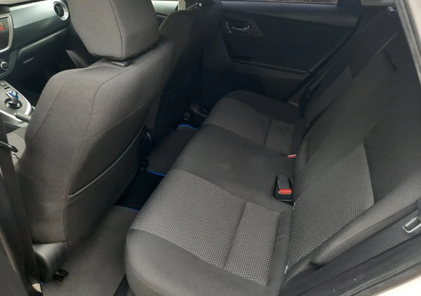 Toyota Auris cena 46000 przebieg: 104000, rok produkcji 2013 z Leszno małe 191
